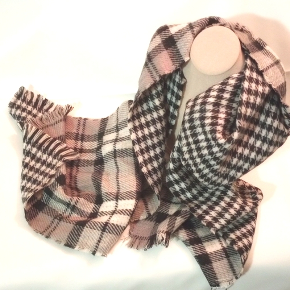 Steve Madden plaid/chevron reversible scarf NWT